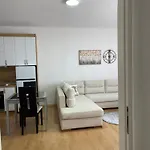 Em Apartments