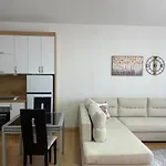 Em Apartments